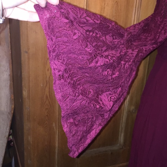 Gorgeous bell sleeve dress - Picture 3 of 3